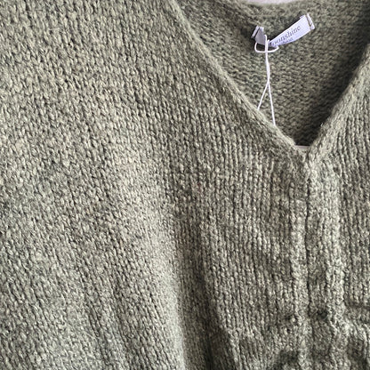 Strickpulli mit Bändchen